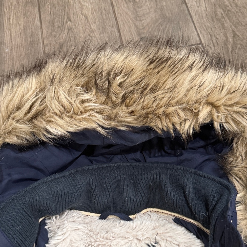 Vintage Y2K Hollister Dark Blue Puffer Jacket with Faux Fur Trim Removable Hood - Picture 5 of 8